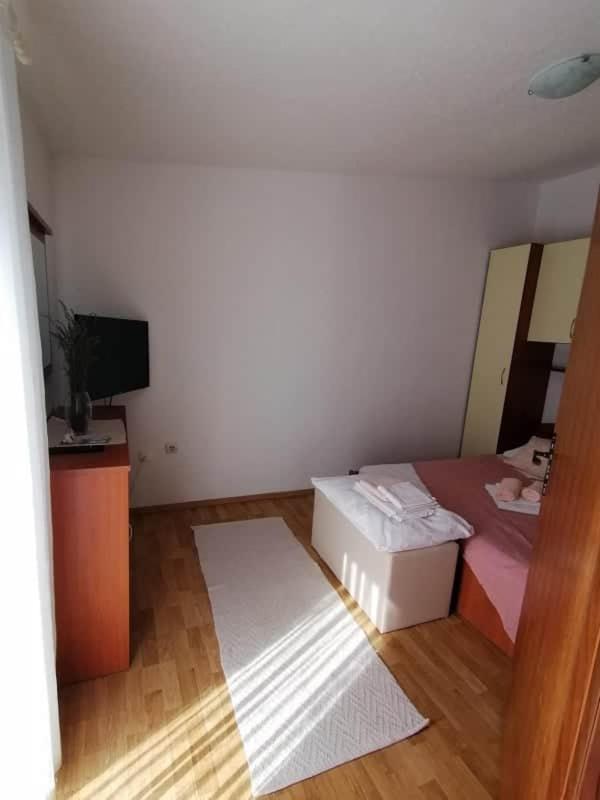 Apartment Krmpotic Vir Exterior photo