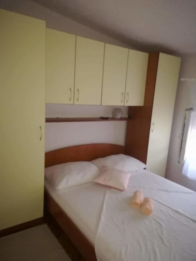 Apartment Krmpotic Vir Exterior photo